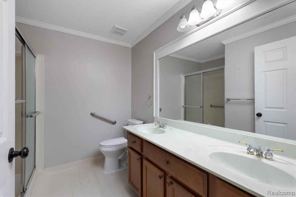 44264 PRINCETON Drive, Clinton Twp, MI 48038 — Photo 16