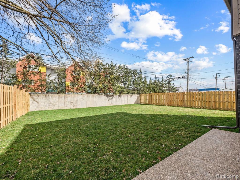 4304 MANDALAY Avenue, Royal Oak, MI 48073 — Photo 37