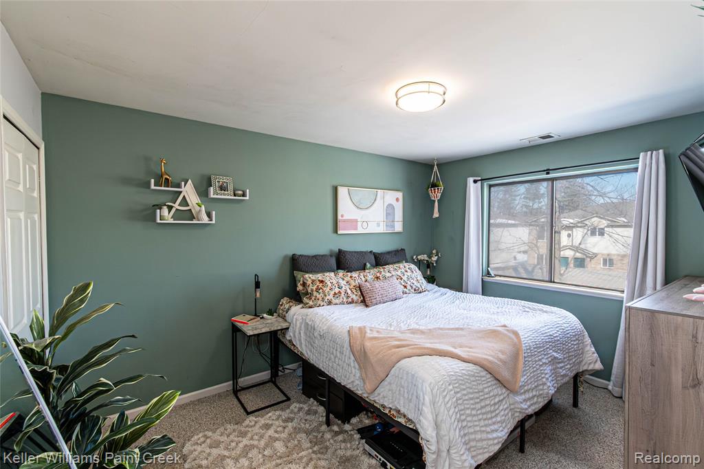17437 Utica Oaks Lane, Roseville, MI 48066 — Photo 22
