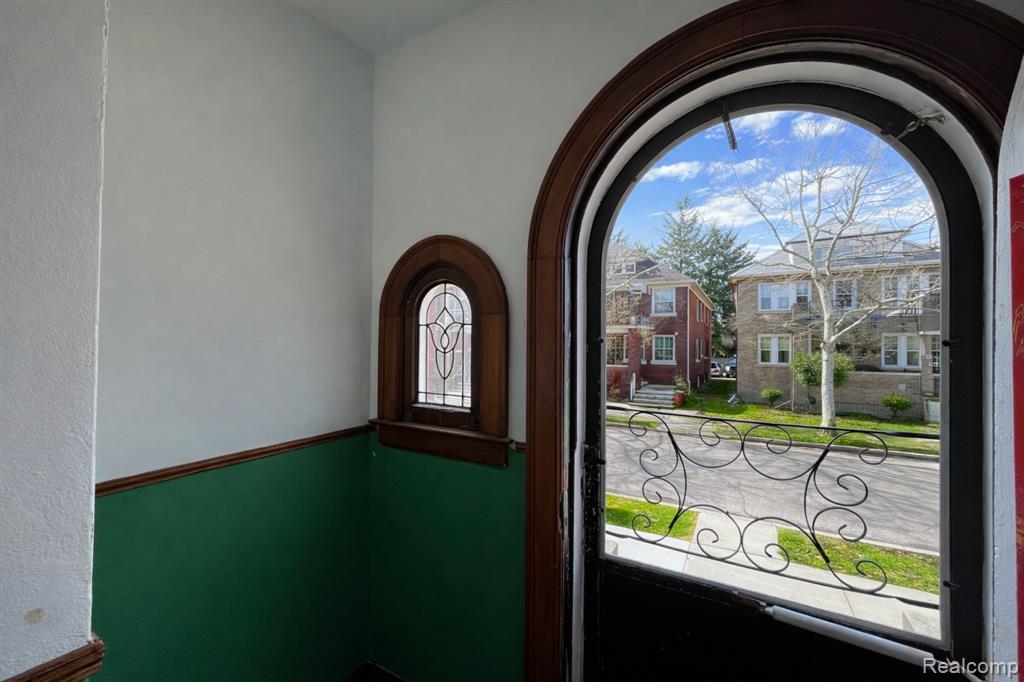 884 Beaconsfield Avenue, Grosse Pointe, MI 48230 — Photo 2