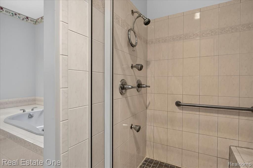 425 Courtney Road, Leonard, MI 48367 — Photo 46