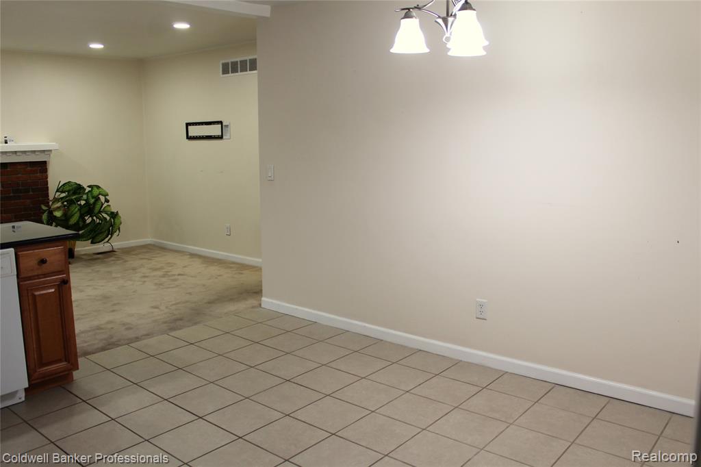 6586 CARRIAGE HILLS Drive, Canton, MI 48187 — Photo 10