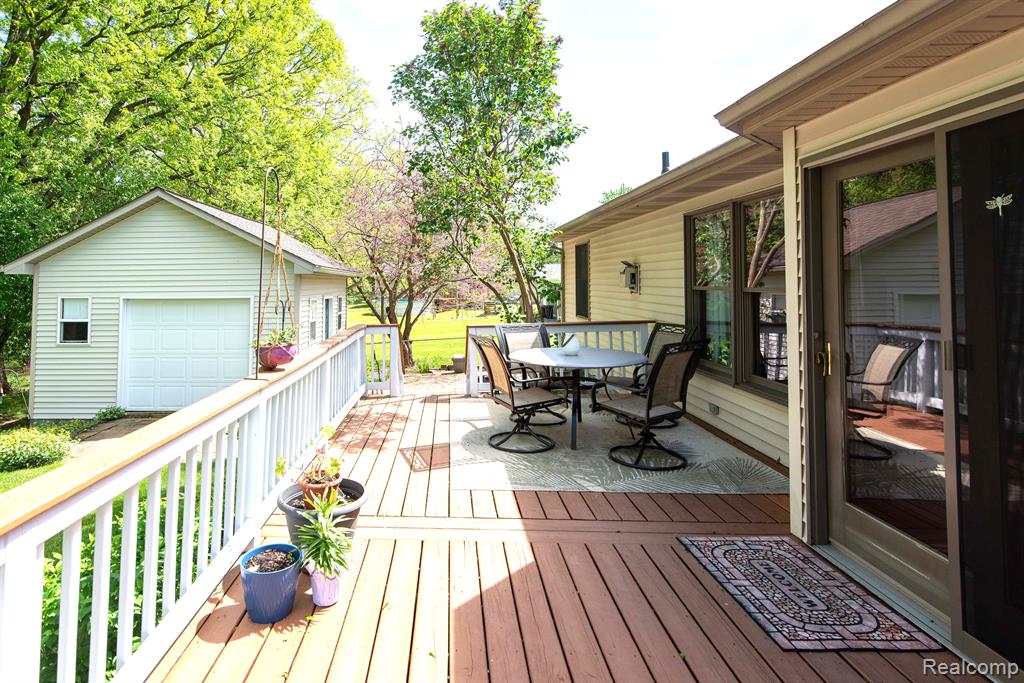 906 VILLAGE Drive, Davison, MI 48423 — Photo 46