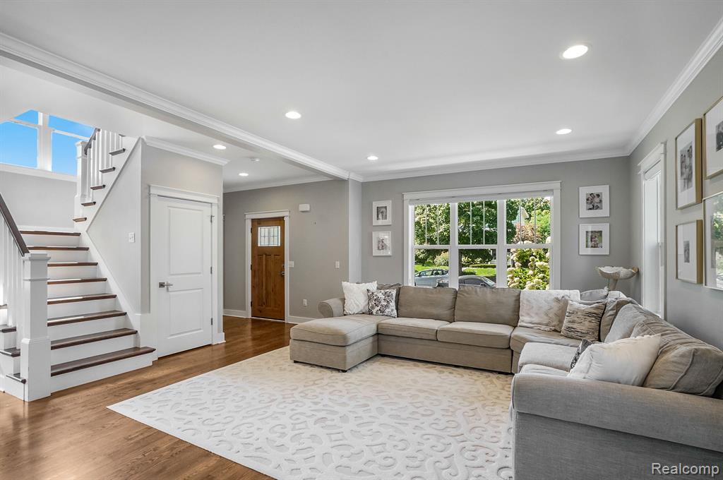 902 FERNWOOD Road, Royal Oak, MI 48067 — Photo 6