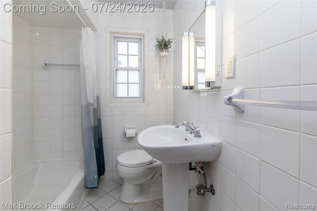 1090 Cambridge Road, Berkley, MI 48072 — Photo 15