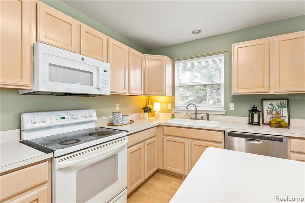 436 Pine Valley Court, Oxford, MI 48371 — Photo 9