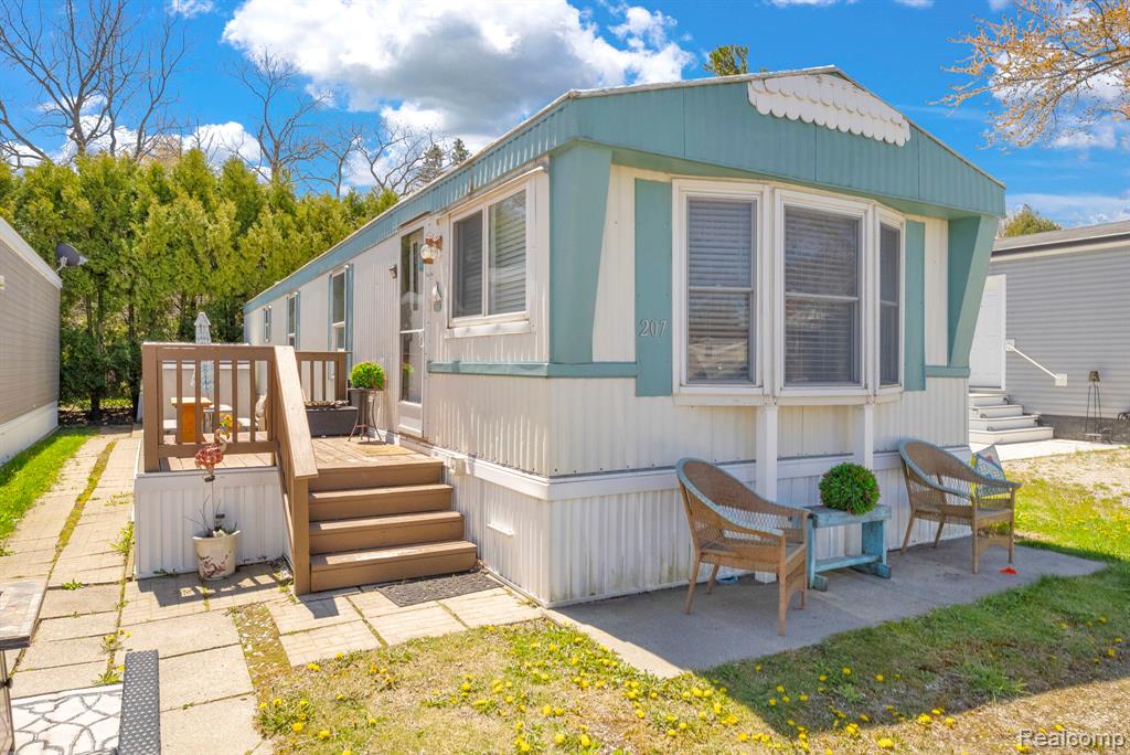 5203 Main Street, 207, Lexington, MI 48450 — Photo 3