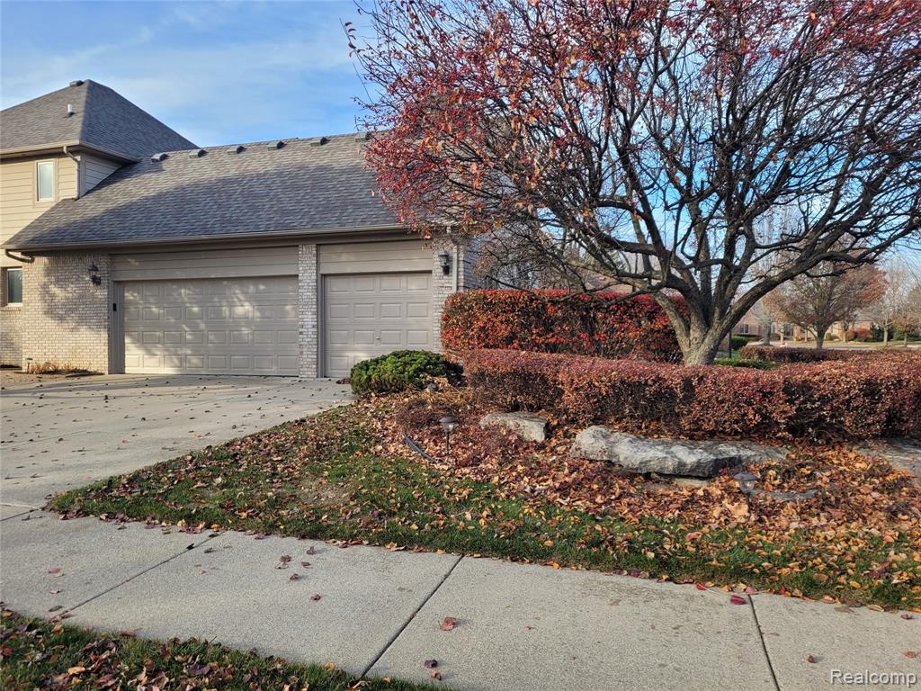 48205 Conifer Drive, Shelby Twp, MI 48315 — Photo 2