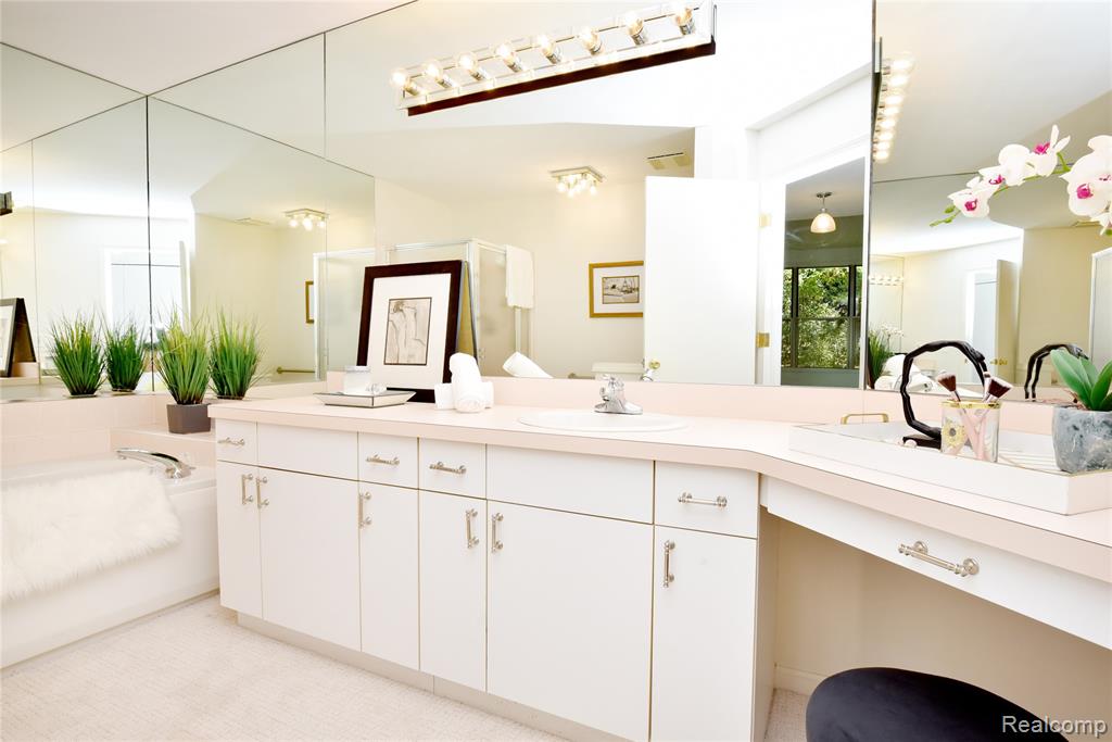 484 Newburne Pointe, 36, Bloomfield Hills, MI 48304 — Photo 16