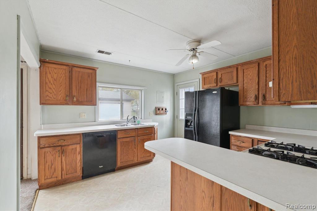 811 HOWELL Avenue, Adrian, MI 49221 — Photo 17
