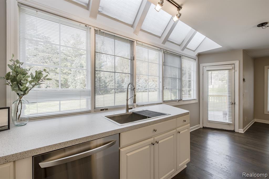 6351 Cherry Tree Court, Rochester Hills, MI 48306 — Photo 26
