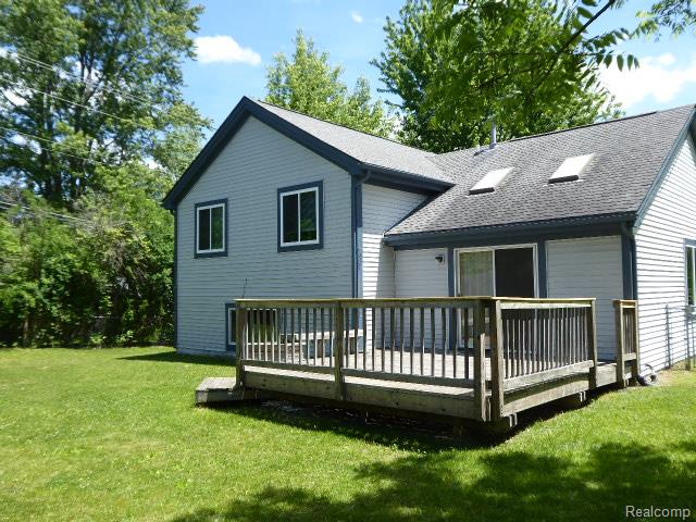 520 Springle Drive, Waterford, MI 48327 — Photo 4