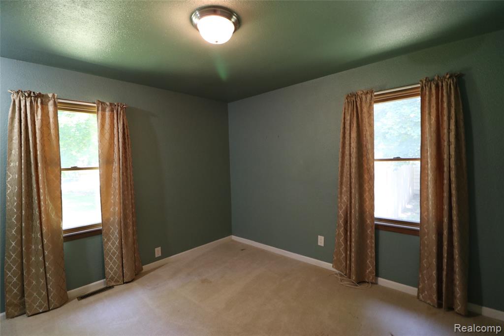 802 W Oak Street, Vassar, MI 48768 — Photo 12