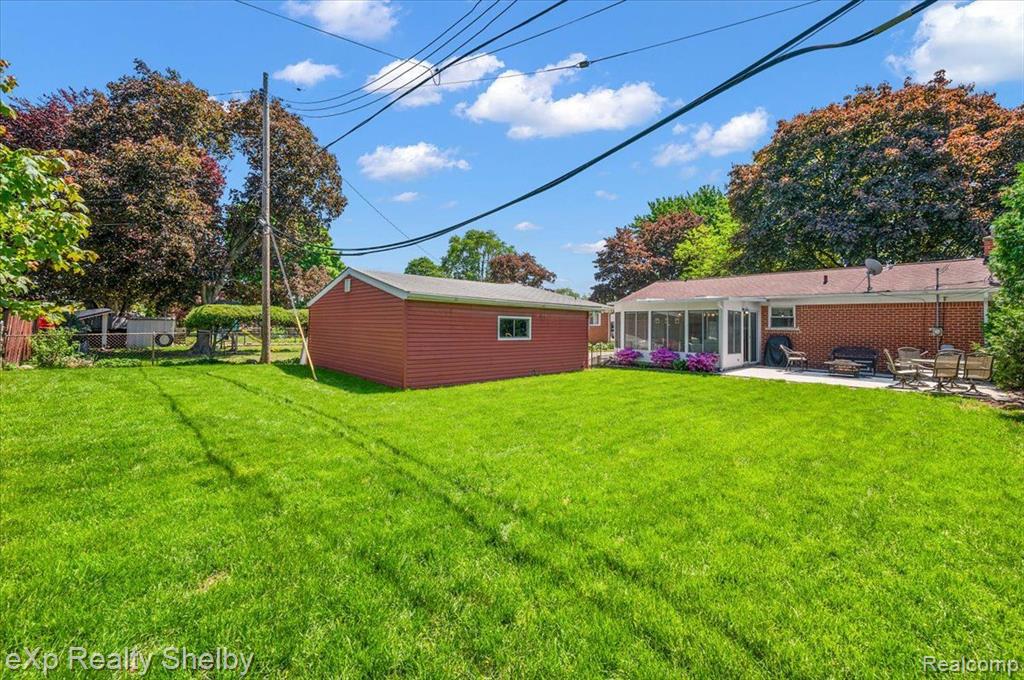 8929 HEADLEY Drive, Sterling Heights, MI 48314 — Photo 34