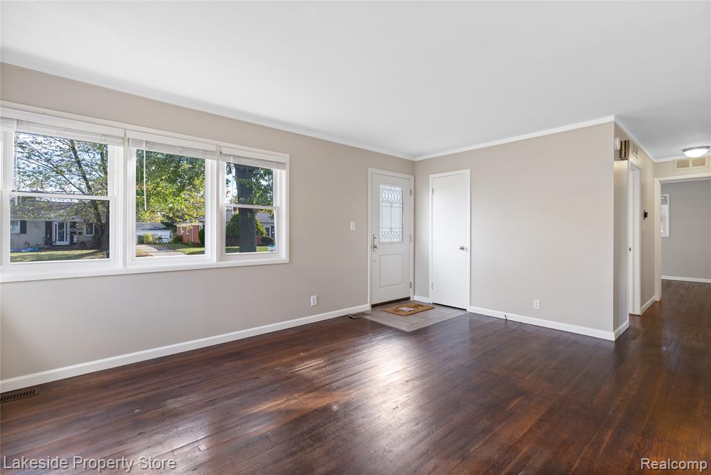 47425 Jeffry, Shelby Twp, MI 48317 — Photo 3