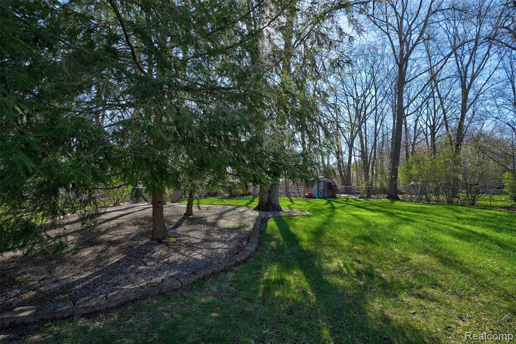 6273 Cold Spring Trail, Grand Blanc, MI 48439 — Photo 8