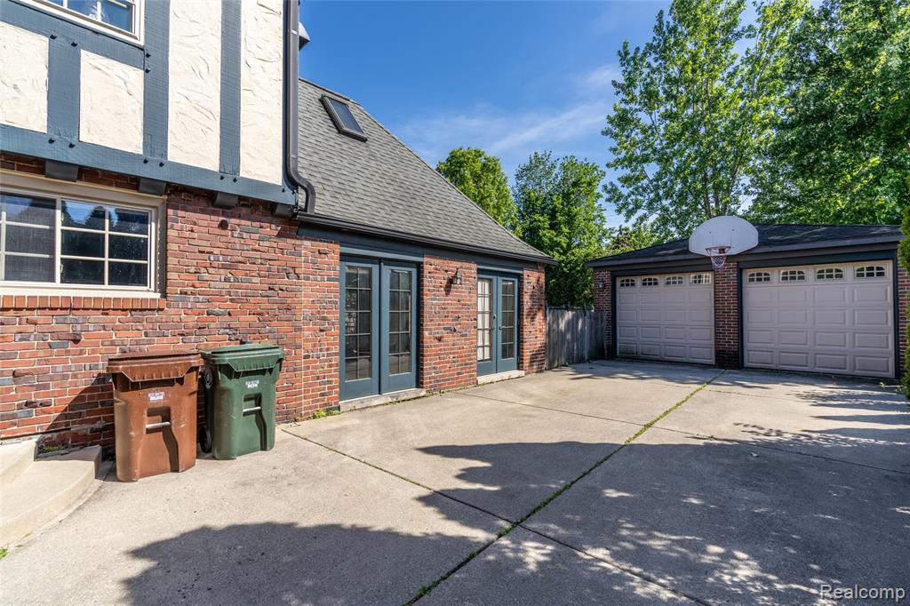 1481 Oxford Road, Grosse Pointe Woods, MI 48236 — Photo 6