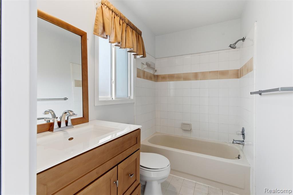 5186 E 14 Mile Road, Warren, MI 48092 — Photo 16