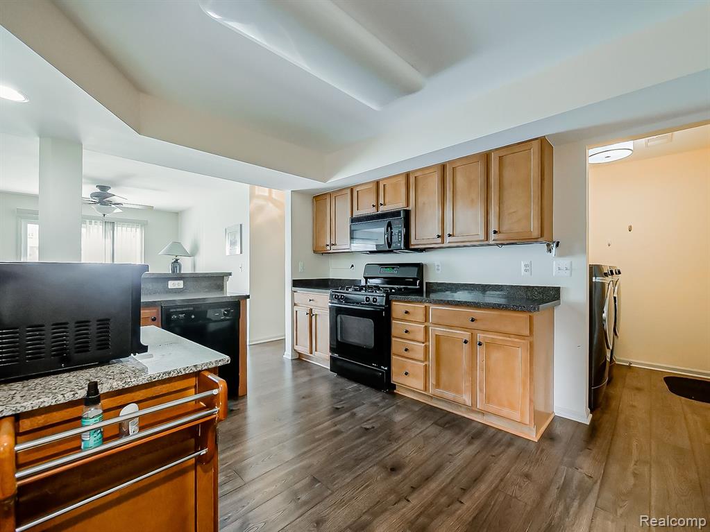 628 RIVERSTONE Lane, Chelsea, MI 48118 — Photo 10