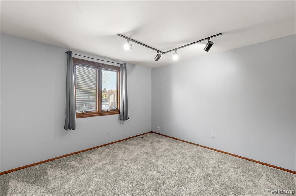 40649 Rinaldi Drive, Sterling Heights, MI 48313 — Photo 36