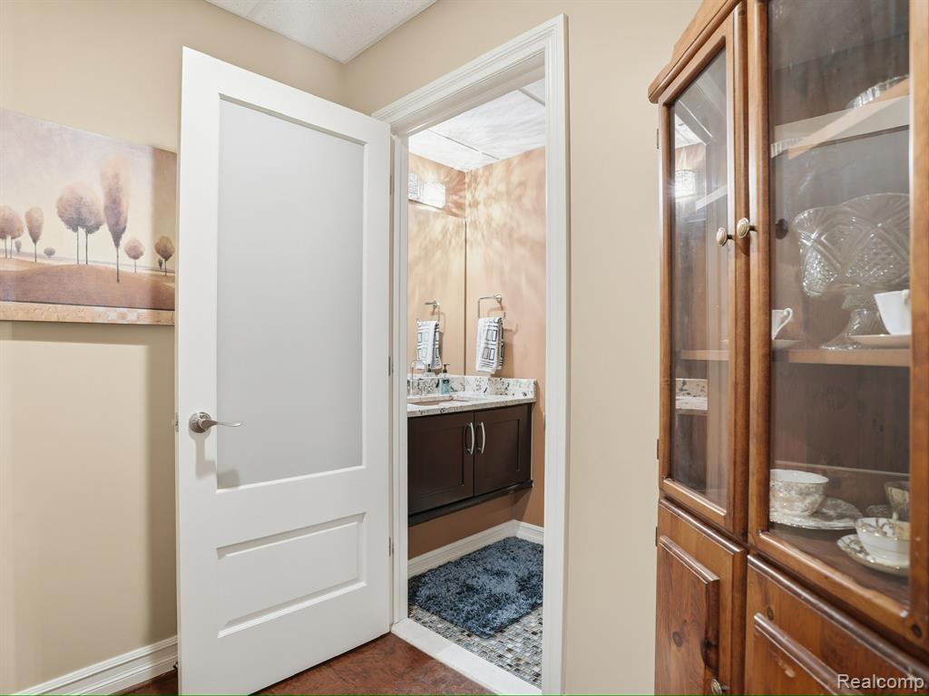 55951 Ashbrooke Drive W, Utica, MI 48316 — Photo 55