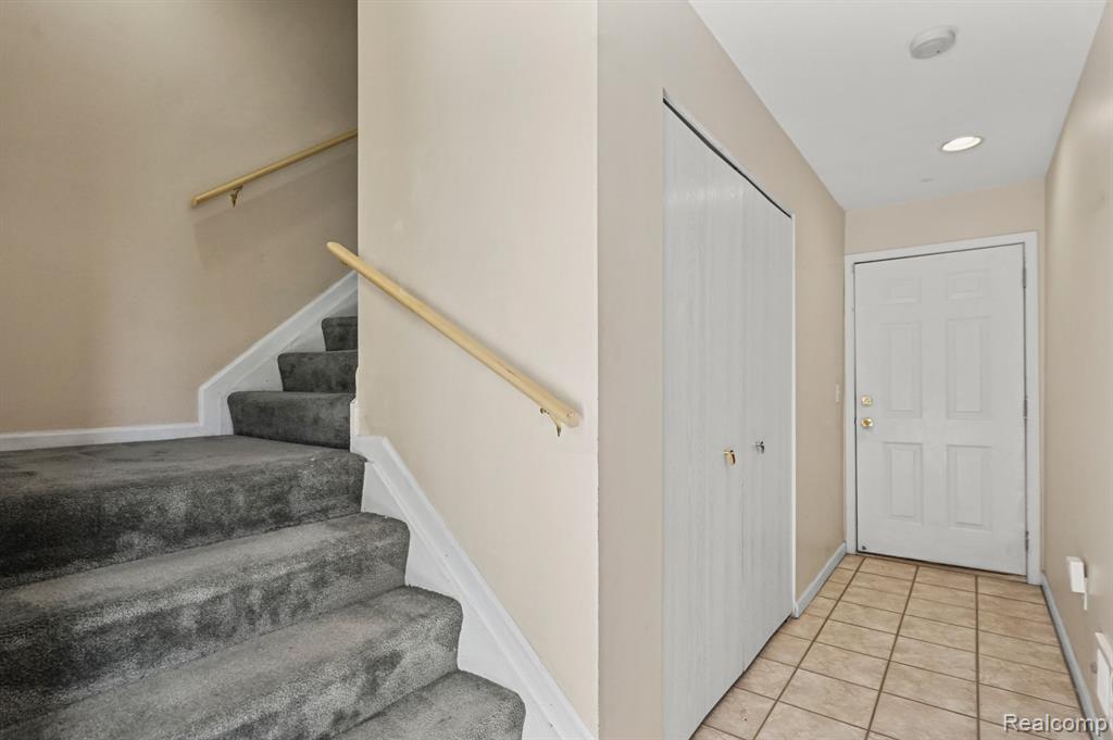 864 Amanda Lane, Pontiac, MI 48340 — Photo 4