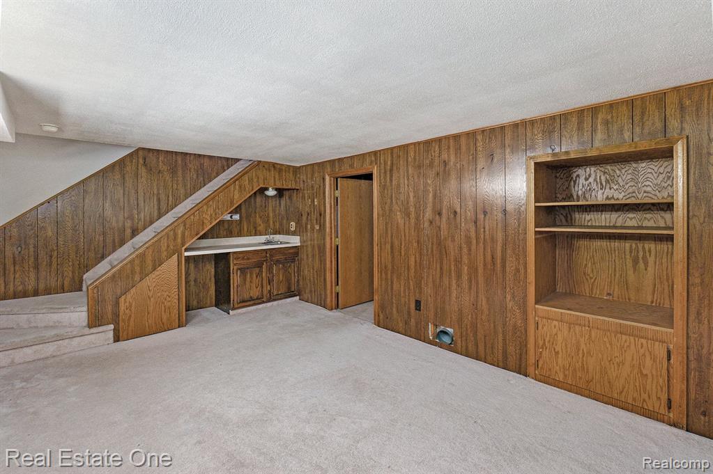 3694 OLD CREEK Road, Troy, MI 48084 — Photo 13