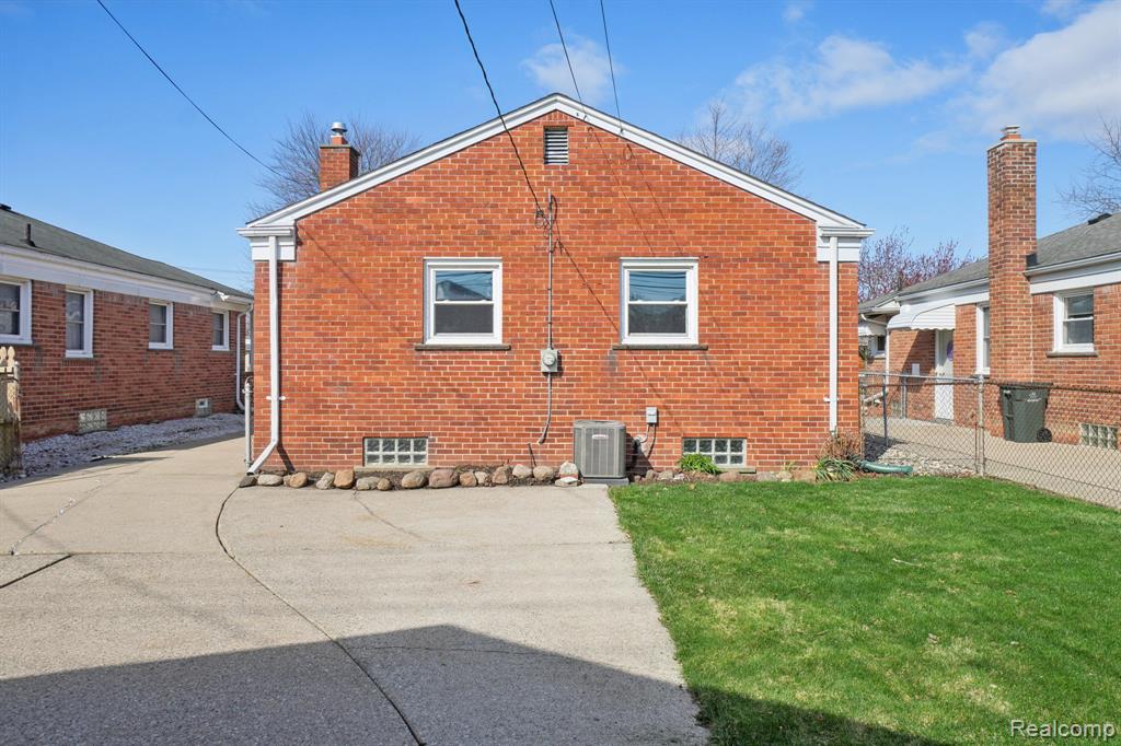 29720 Taylor Street, Saint Clair Shores, MI 48082 — Photo 26