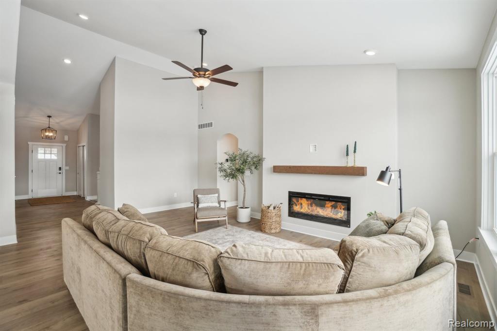 MOH 43 Birkdale Lane, Howell, MI 48843 — Photo 3