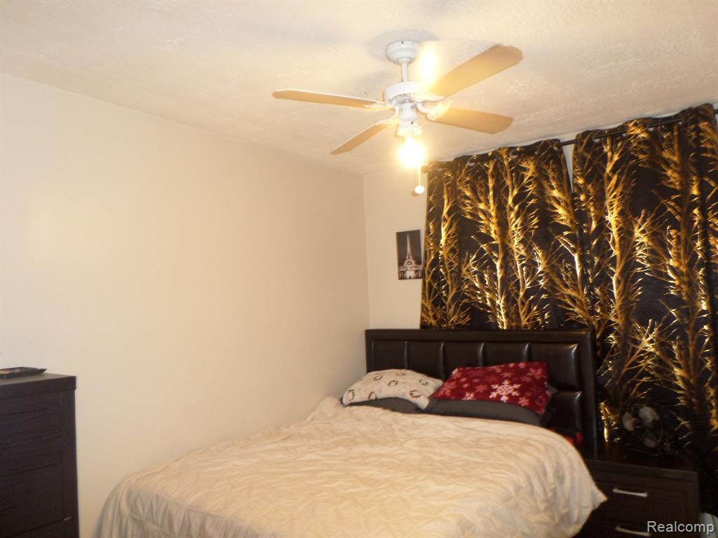 8386 N COLONIAL Street, Dearborn Heights, MI 48127 — Photo 18