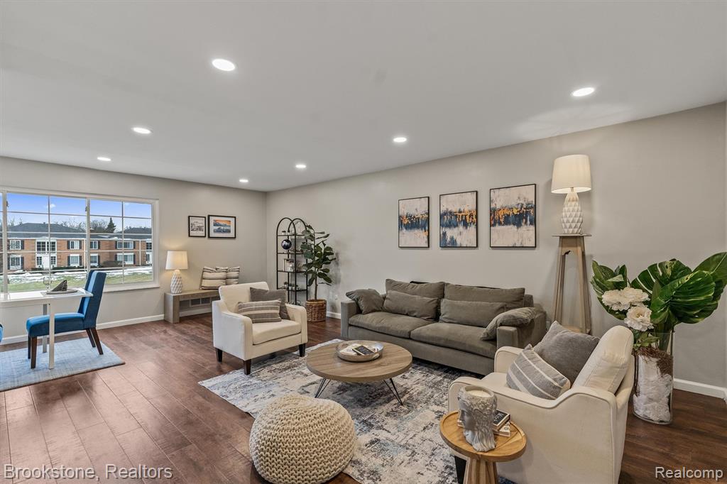 670 E Fox Hills Drive, Bloomfield Hills, MI 48304 — Photo 5