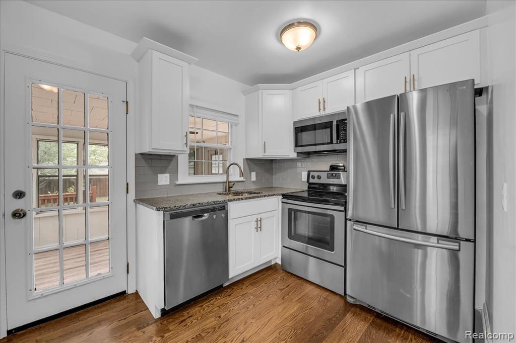 828 N Gainsborough Avenue, Royal Oak, MI 48067 — Photo 9