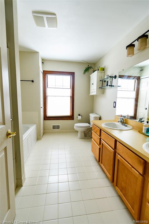 1464 Four Seasons Drive, Howell, MI 48843 — Photo 44