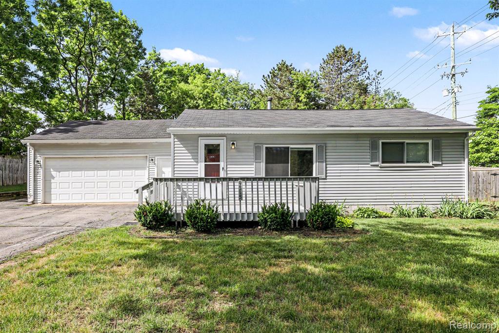 9315 Hillcrest Road, Clarkston, MI 48348 — Photo 2