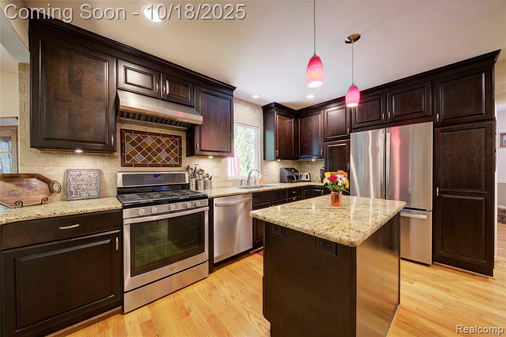975 S Parkwood Drive, South Lyon, MI 48178 — Photo 30