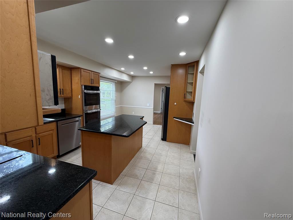5888 Red Coat Lane, West Bloomfield, MI — Photo 12
