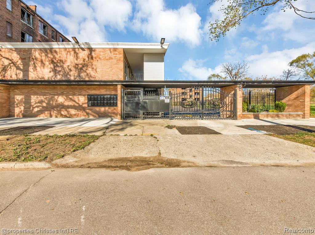 44 HIGHLAND Street, Highland Park, MI 48203 — Photo 2