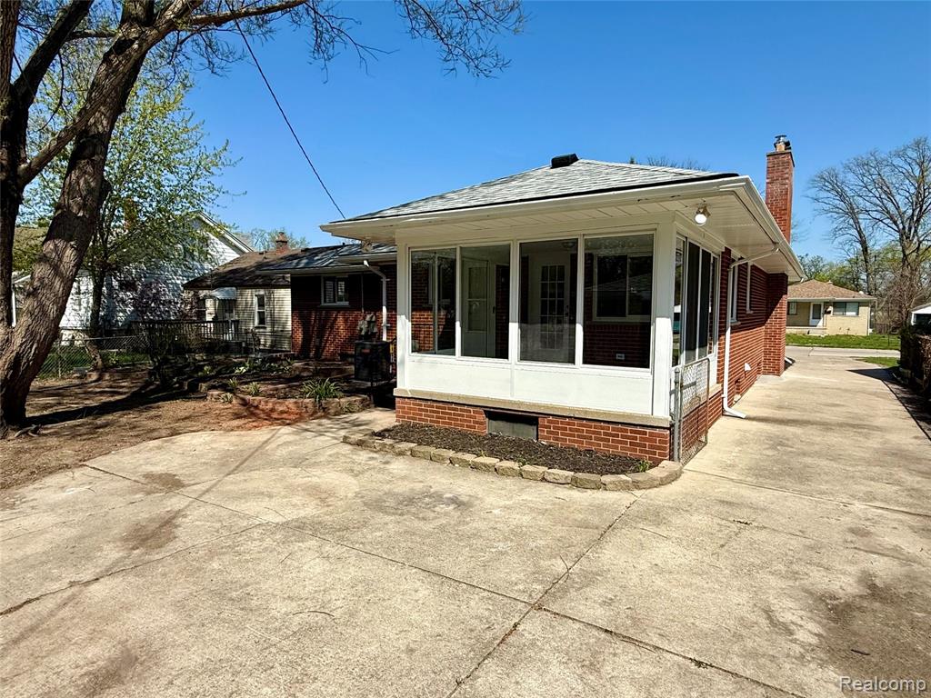 21805 Pleasant Avenue, Eastpointe, MI 48021 — Photo 5