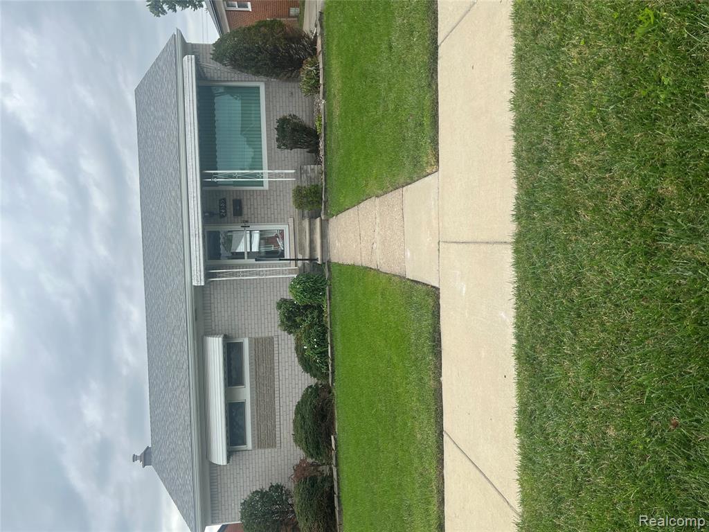 24585 Johnston Avenue, Eastpointe, MI 48021