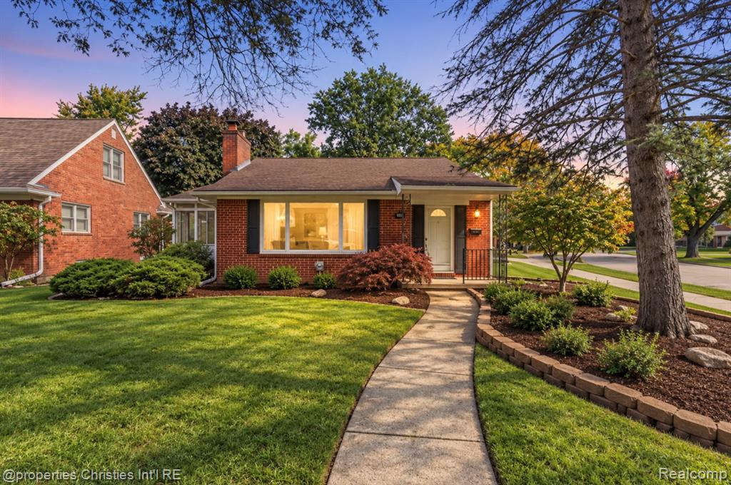 4326 N Verona Circle, Royal Oak, MI 48073