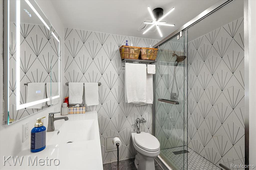1300 E Lafayette Street, 1001, Detroit, MI 48207 — Photo 37