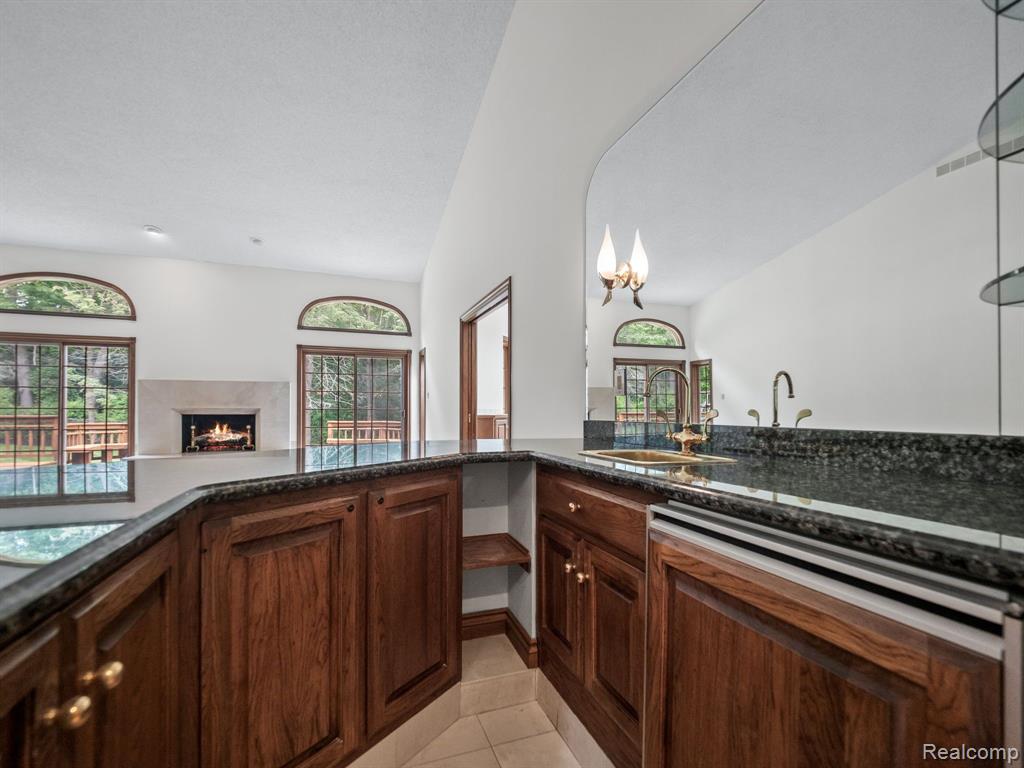 4932 SUSANS Way, Bloomfield Hills, MI 48302 — Photo 12