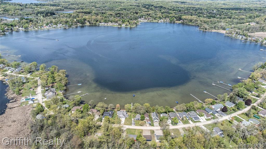 8570 Riverside Drive, Brighton, MI 48116 — Photo 29