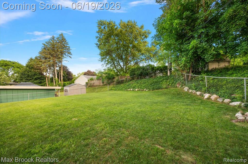 737 Panorama Drive, Milford, MI 48381 — Photo 33
