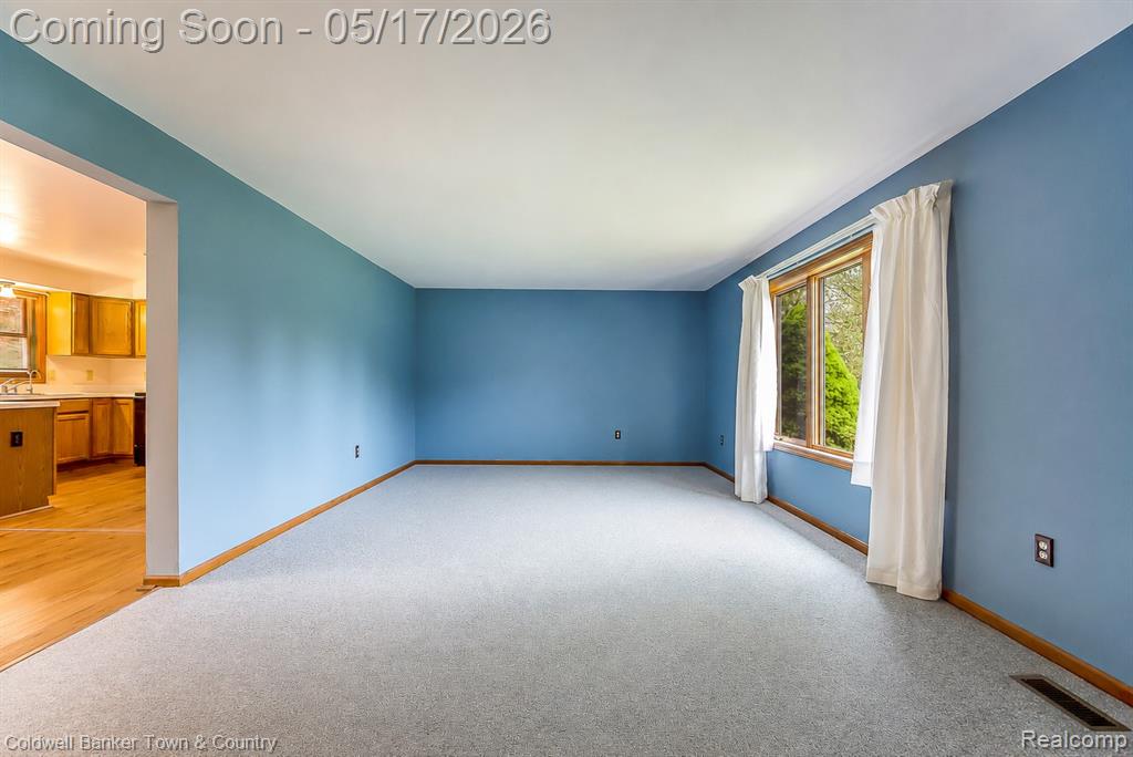 2154 Kingston Drive, Pinckney, MI 48169 — Photo 7
