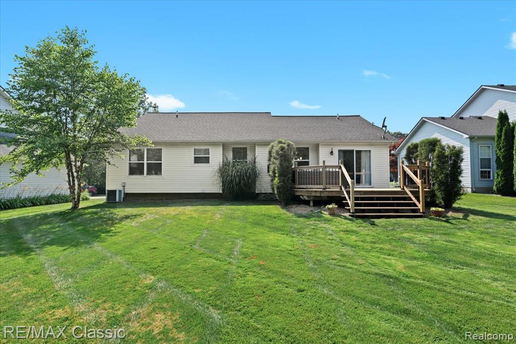 4176 W Pointe Drive, Waterford, MI 48329 — Photo 31