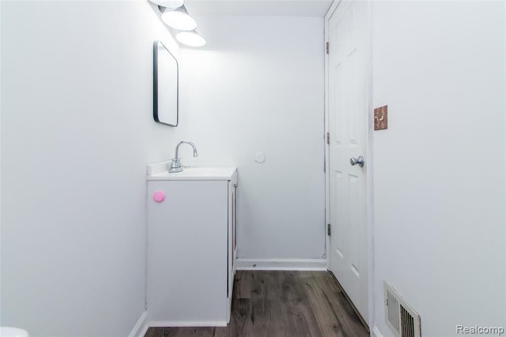 22448 Armstrong Avenue, Brownstown, MI 48193 — Photo 15