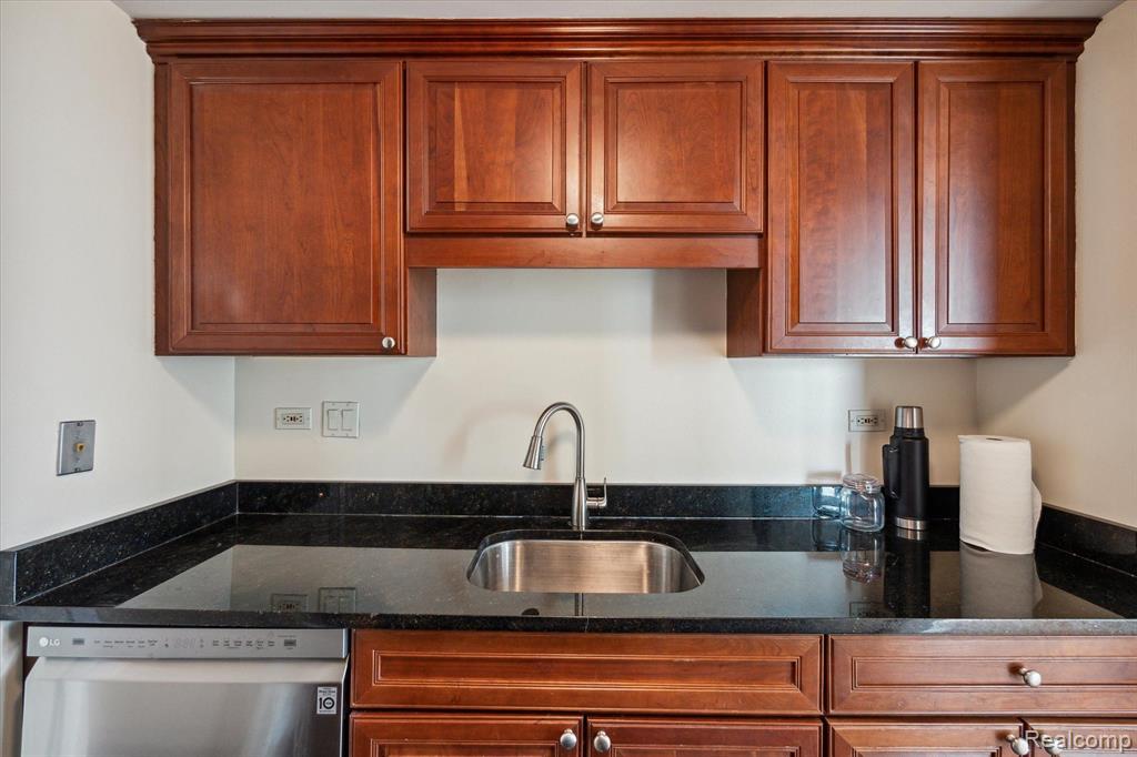 3320 SPINNAKER Lane, 74-14C, Detroit, MI 48207 — Photo 19
