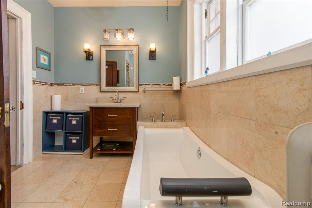 22 Edison Street, Detroit, MI 48202 — Photo 24