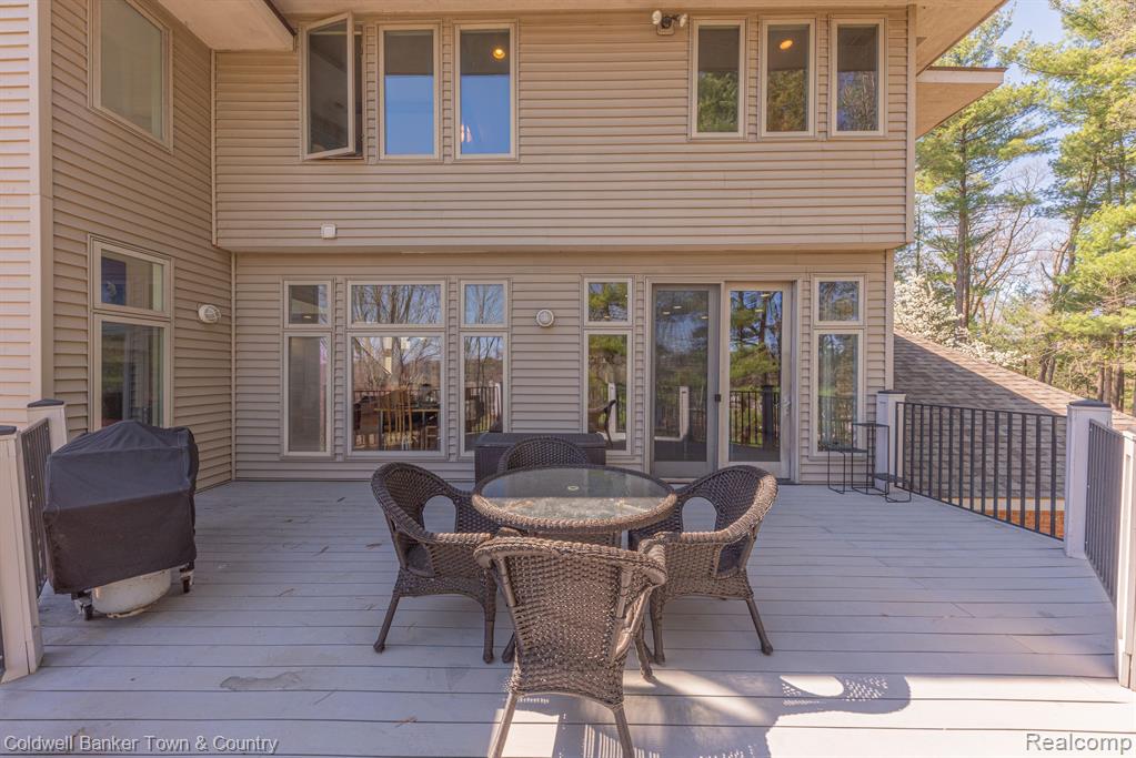 9945 ROLLING GREENS Drive, Pinckney, MI 48169 — Photo 24
